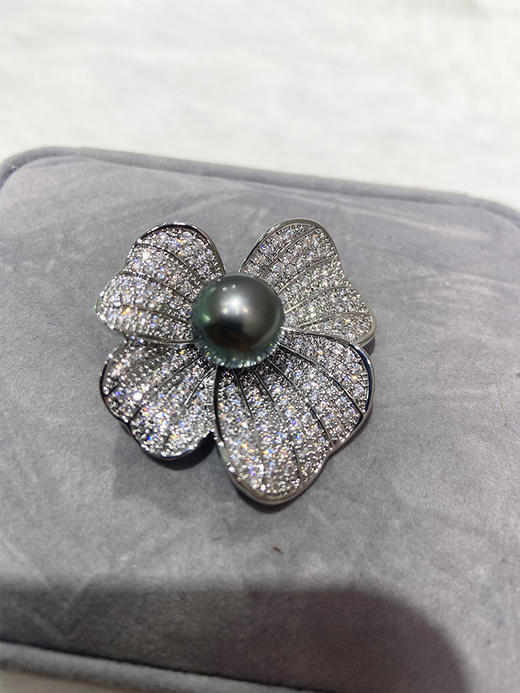 【挚友限定】悦甄  大溪地铂金灰珍珠胸针 商品图3