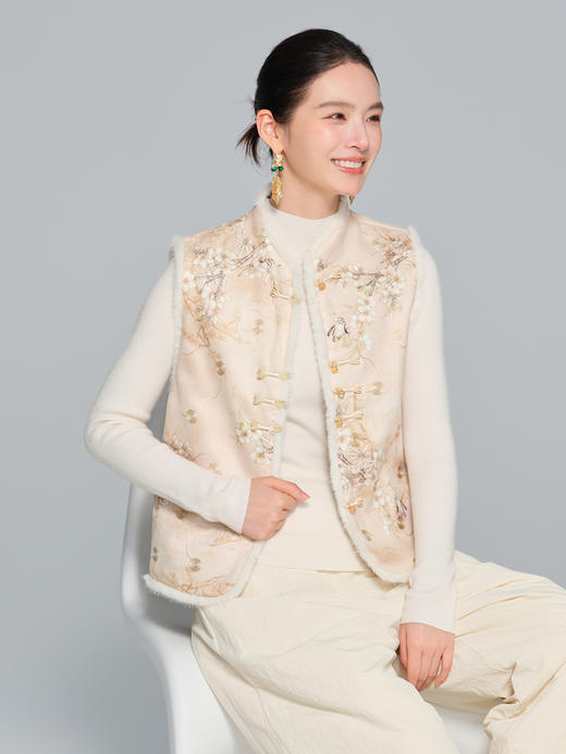 「自」全新升级【铂金会员220/天猫299/差价79】(42503)洛诗琳高级感新中式马甲2025冬季国风立领盘扣夹棉背心 商品图3