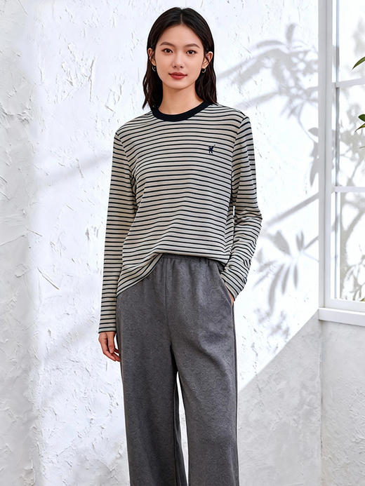 「自」全新升级【铂金会员146/天猫199/差价53】(21635)洛诗琳2026春季新款韩版圆领微宽松羊毛牛奶丝条纹长袖打底衫 商品图1