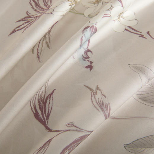 多喜爱 60S全棉缎纹四件套 雾屿/蔓时/疏影花信【三方拼框+花边】【芬纳诺抗菌】【礼盒包装】 透气舒爽 柔软亲肤 光泽细腻 商品图6