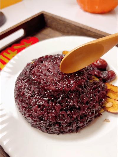 【顺丰发货】黑金紫米流心八宝饭 350g*5碗 米其林大厨私房定制 安佳黄油+禾草灰咸蛋黄+云南紫米等 清香软糯 流心细腻丝滑 好吃不腻 商品图2