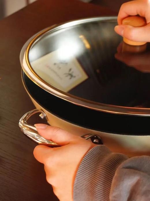 KOSTCOR蔻思扣·钛珐琅铸铁炒锅 ｜ 爆炒不粘锅，有锅气，炒啥都香！易清洗 商品图2