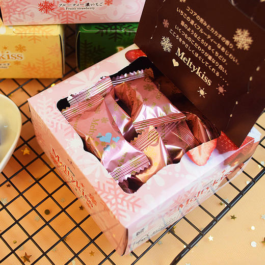 【预售7天】日本进口Meiji明治雪吻巧克力冬季限定礼盒装牛奶草莓夹心抹茶味 商品图1