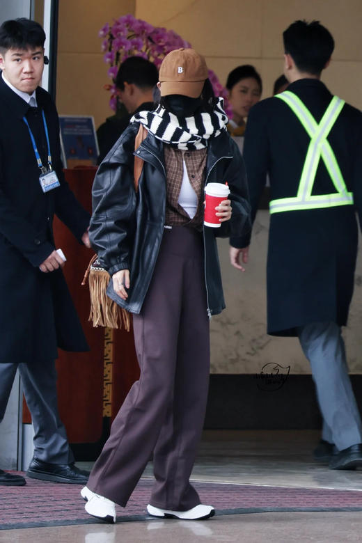 正品杨幂戚薇明星神裤SIINSIIN暖皮高腰直筒裤 商品图5