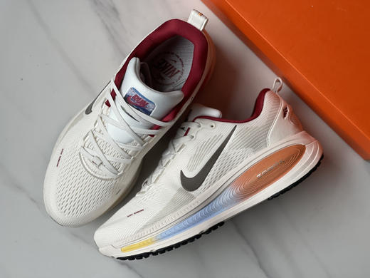 点此购买 耐克Vomero 18男女情侣款复古慢跑鞋 98 340416 商品图8