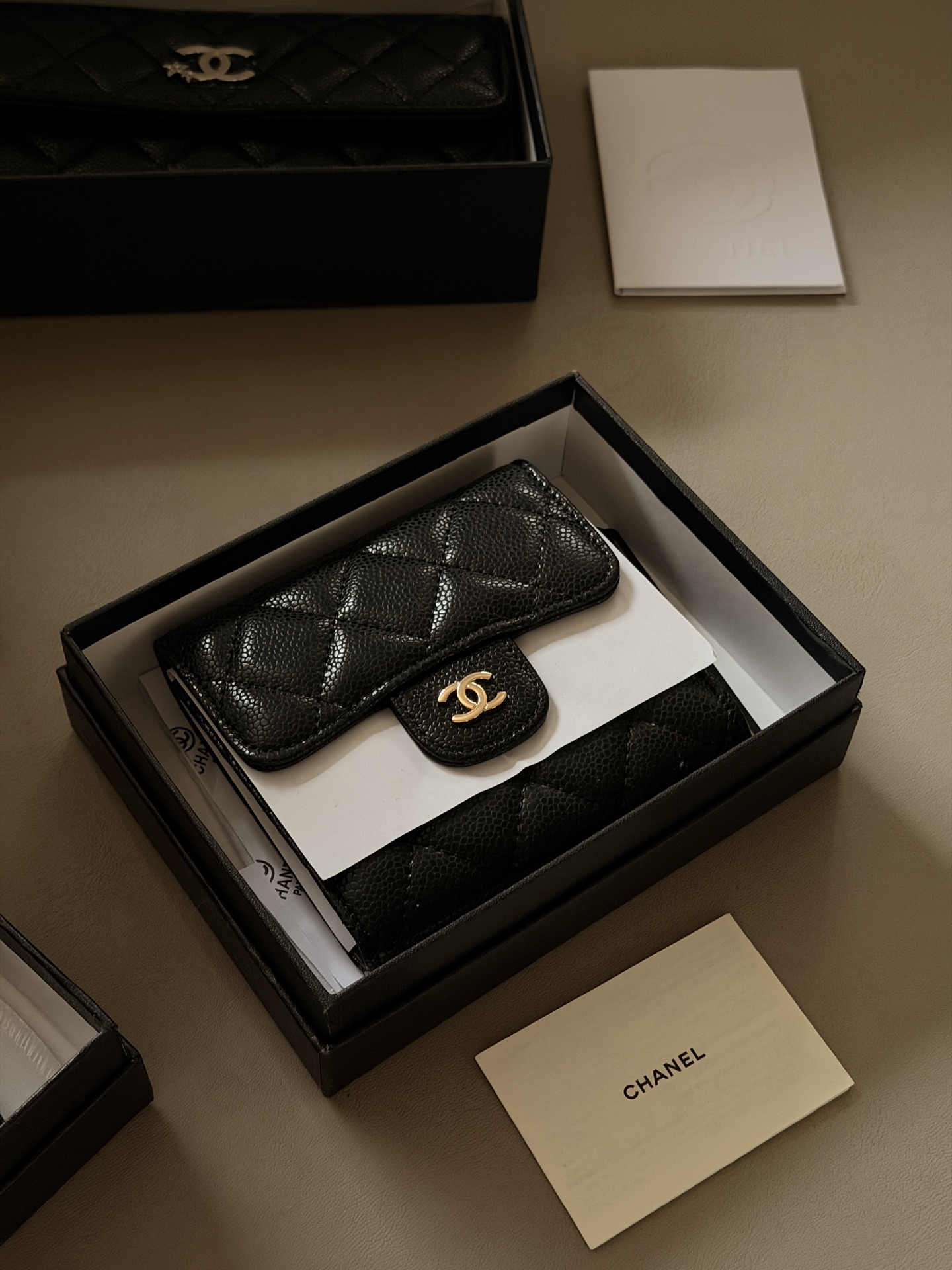 新年新钱包🎈自留款~CHANEL香奈儿 菱格鱼子酱三折短钱包 日常出门零钱和卡足够 实用又好看的一款 高级到犯规~