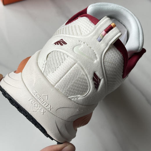 点此购买 耐克Vomero 18男女情侣款复古慢跑鞋 98 340416 商品图13