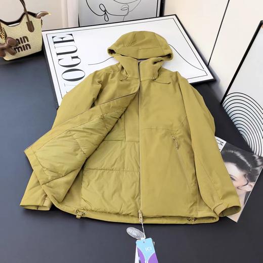 被问爆💥这件 “轻若无物” 的羽绒服也太绝了 🔥谁懂啊！👉这件【安德玛同款轻盈拼接羽绒服E74-66025款】，把阳光穿在身上！  商品图5