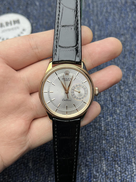 劳力士切利尼日历系列 玫金款 男士腕表
机芯：搭载定制Cal.3165 商品图1