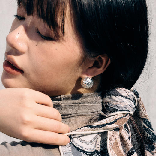 【新年礼物】alodia.co 品牌直发 星尘鎏金鎏银锤纹圆球耳钉 长期主义百搭显贵高级感 商品图5