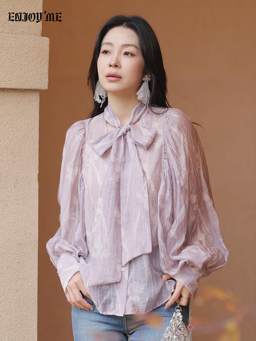 【门店同款】ENJOY春季“柔光芳序”挂脖飘带印花衬衫 169649489 商品图3