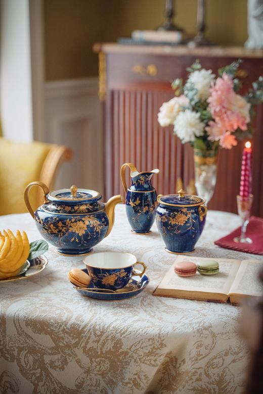 独角鹿西洋古董1866年代法国御窑塞弗尔出品东方风格蝴蝶花卉主题手绘描金装饰云朵蓝釉单人下午茶瓷器套件 商品图0