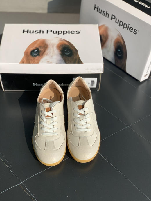 点此购买 Hush puppies暇步士女士复古德训鞋小白鞋女休闲鞋 dx 340396 商品图3