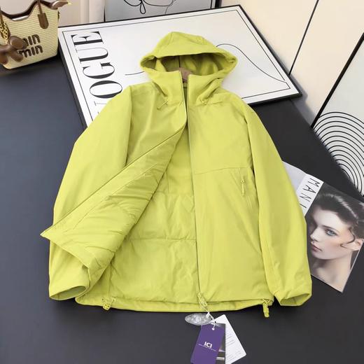 被问爆💥这件 “轻若无物” 的羽绒服也太绝了 🔥谁懂啊！👉这件【安德玛同款轻盈拼接羽绒服E74-66025款】，把阳光穿在身上！  商品图2