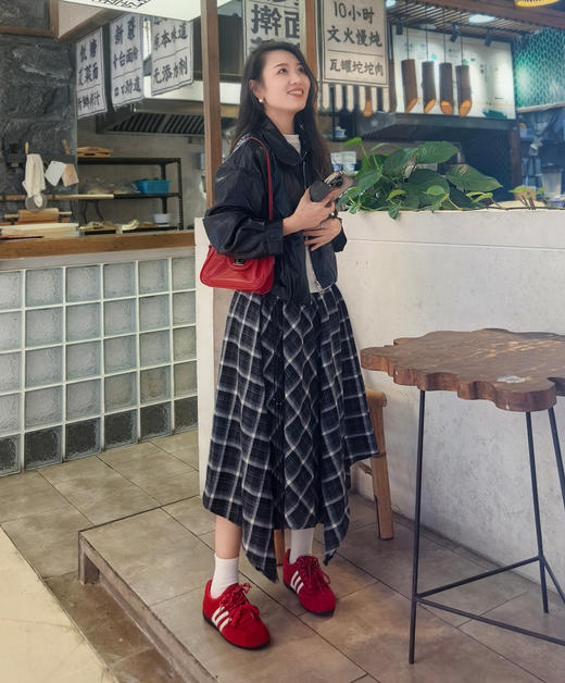 经典鲨2025秋专柜新品牛皮革网红爆款红色舒适平底德训鞋女KW313-537121 商品图1