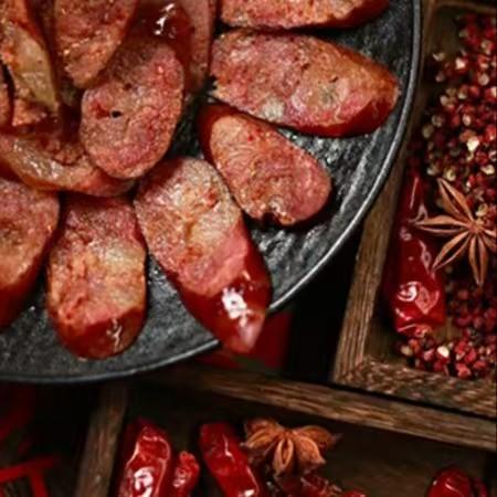 【瓮安麻辣香肠】500g1袋 精选优质猪肉 采用柏枝果木等天然材料进行烟熏 商品图0