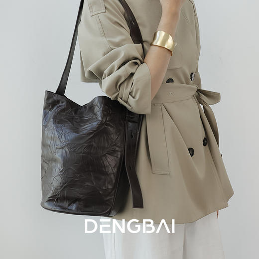 登白DENGBAI 头层手抓纹水桶包手抓纹褶皱水桶包头层牛皮1081 商品图0
