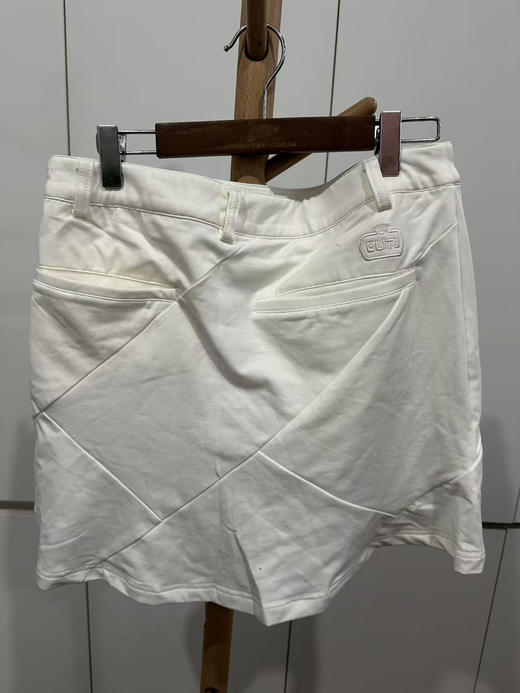 全新女士百乐图L码短裙秒杀价68元 商品图1