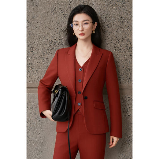 米思阳2025秋冬 通勤OL显白修身显瘦锈红色西装外套+修身马甲+高腰西裤（单拍）三件套5974/5975/5976 商品图3