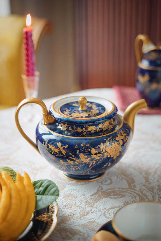 独角鹿西洋古董1866年代法国御窑塞弗尔出品东方风格蝴蝶花卉主题手绘描金装饰云朵蓝釉单人下午茶瓷器套件 商品图3