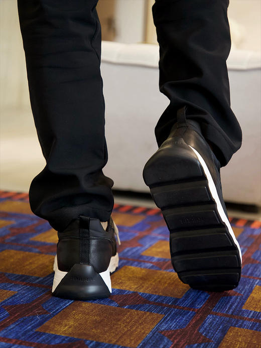 【好看到犯规的爱马家同款猪鼻子情侣休闲鞋】 72小时内发货 头层牛皮+头层羊皮双料组合  独家定制纱丁三防材质  上脚透气不闷  高弹猪皮鞋垫光脚穿也没压力  活力减龄~ 商品图11