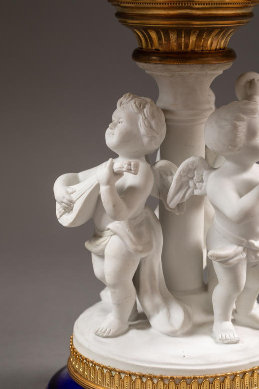 独角鹿西洋古董19世纪末法国出品小天使造型素胎瓷雕装饰花卉主题铜鎏金精雕嵌深蓝釉瓷盘高脚果樽 商品图8