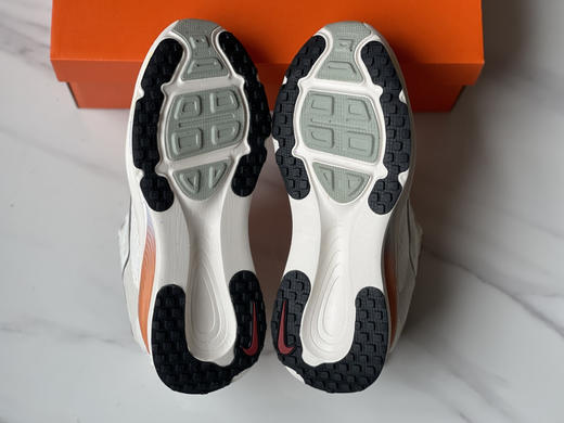 点此购买 耐克Vomero 18男女情侣款复古慢跑鞋 98 340416 商品图7