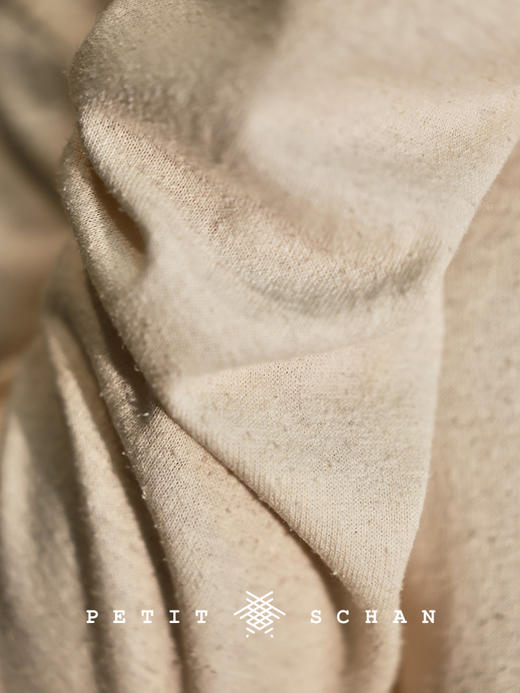 Petit Schan小闪 CLO#1033 Silken Hush 茧息 油丝桑蚕丝圆领休闲长袖T恤 商品图5