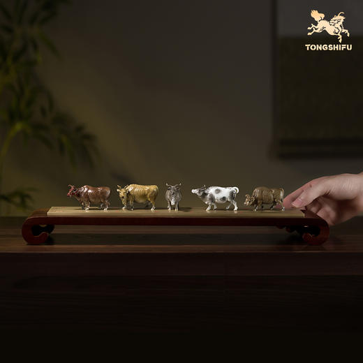 铜师傅 见微系列《五牛迎福》客厅桌面铜牛摆件 家居装饰工艺品 商品图5