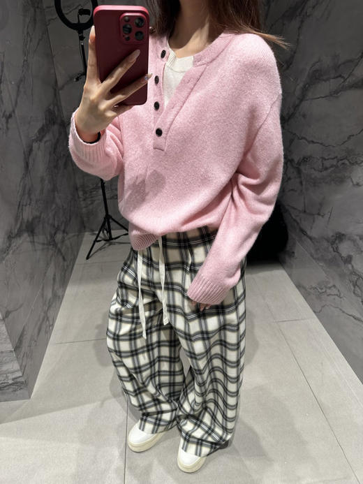 【高品质私服】【MC假两件粉色毛衣】宽松落肩版型，温柔显气质，假两件设计增加层次感G1657-CC【无标出货 介意慎拍】 商品图3