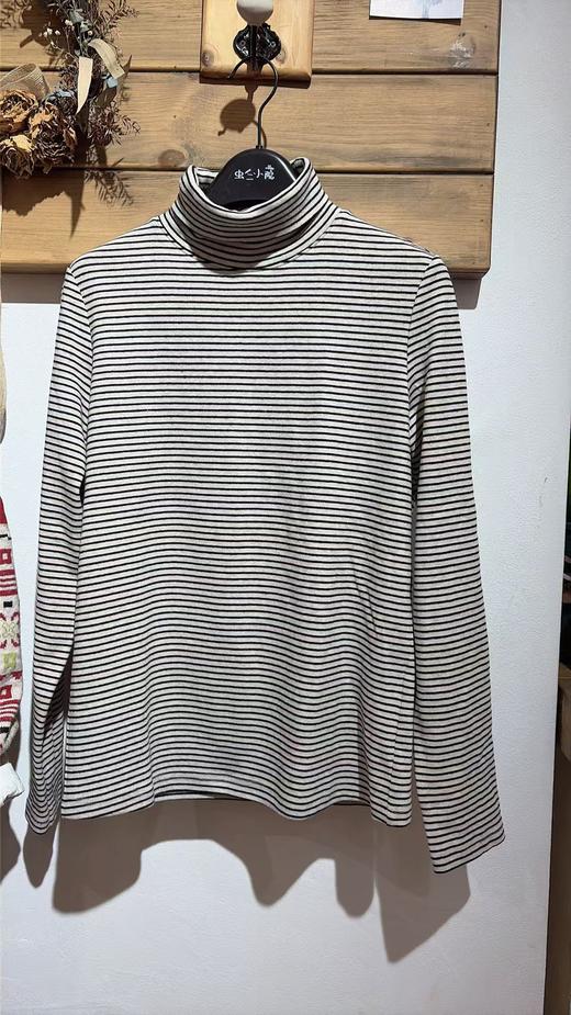 【网上年货节】【CH/2虫二】B4F | 虫二小院高领弹力条纹打底衫 商品图0