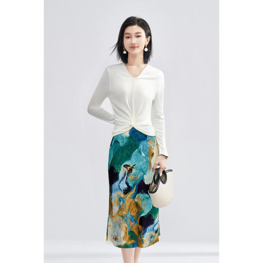 剩S/M 米思阳2025秋季优雅松弛感套装 软弹白针织上衣+斜裁印花半身裙女两件套4709 商品图0