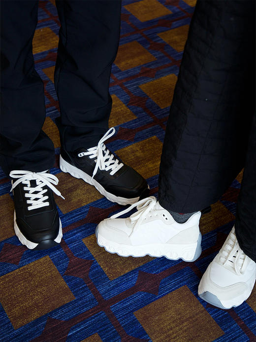 【好看到犯规的爱马家同款猪鼻子情侣休闲鞋】 72小时内发货 头层牛皮+头层羊皮双料组合  独家定制纱丁三防材质  上脚透气不闷  高弹猪皮鞋垫光脚穿也没压力  活力减龄~ 商品图2