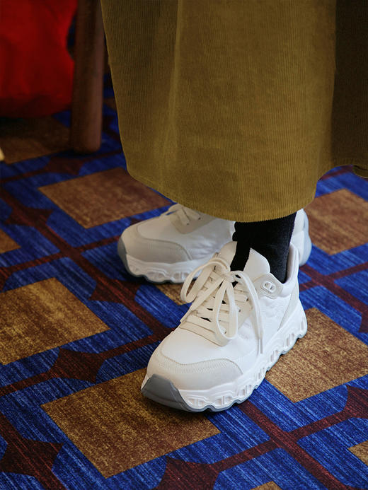 【好看到犯规的爱马家同款猪鼻子情侣休闲鞋】 72小时内发货 头层牛皮+头层羊皮双料组合  独家定制纱丁三防材质  上脚透气不闷  高弹猪皮鞋垫光脚穿也没压力  活力减龄~ 商品图9