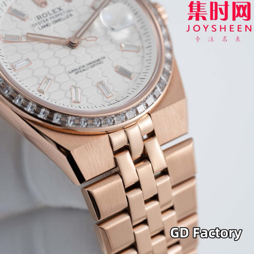 劳力士新款陆使型系列 全玫金透底 五珠带 男士腕表
搭载进口西铁城 商品图5
