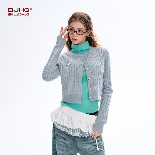 BJHG不计后果圆领针织开衫女春季修身设计感复古绞花短款毛衣外套 商品图3