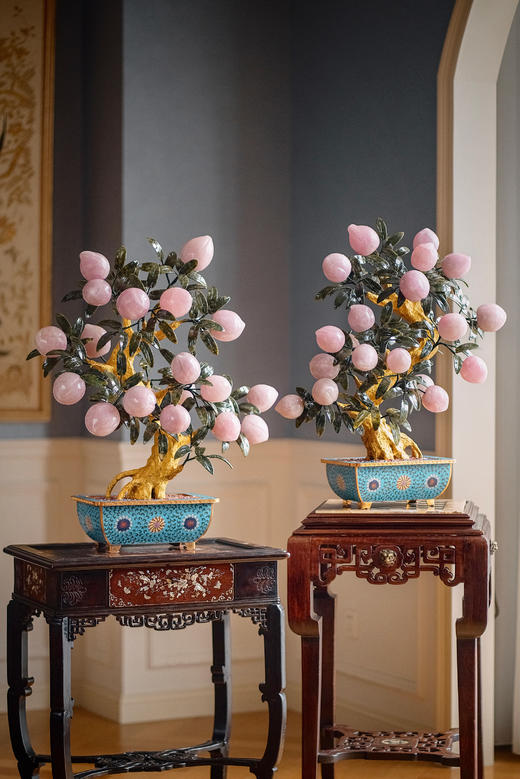 【已售】独角鹿西洋古董中国出品传统宝相花纹景泰蓝盆装饰「粉晶仙桃」珍宝像生盆景一对 商品图0