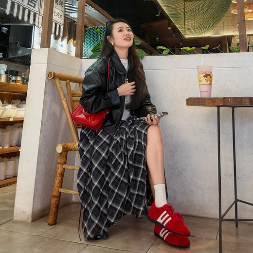 经典鲨2025秋专柜新品牛皮革网红爆款红色舒适平底德训鞋女KW313-537121 商品图3