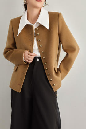 NEW IN❤️❤️❤️ 金扣羊绒羊毛外套 尺码：M.L（禁止水洗）