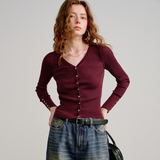 初语含羊毛软糯针织衫女2026春季新款V领修身打底衫气质金扣上衣 商品图1