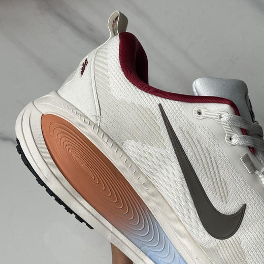 点此购买 耐克Vomero 18男女情侣款复古慢跑鞋 98 340416 商品图11