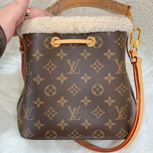 LV NéoNoé BB 羊羔毛 老花 水桶包​​ 商品图1