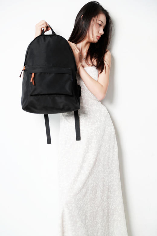 旅顺港出口，是大容量的双肩包。22L双肩带可调节小标背包E012768 商品图0