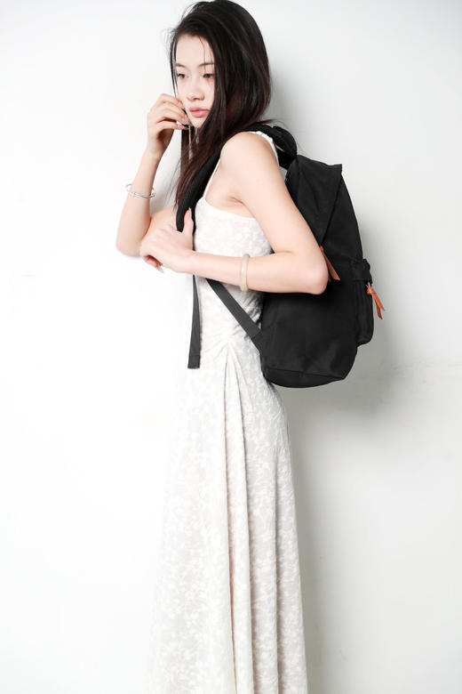 旅顺港出口，是大容量的双肩包。22L双肩带可调节小标背包E012768 商品图2