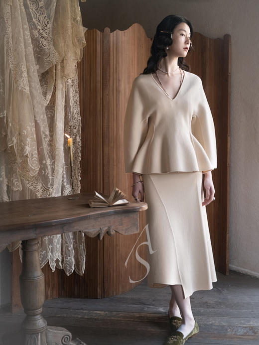 Ashlyn 奶油色/黑色Henry V领羊毛雕塑上衣 商品图8