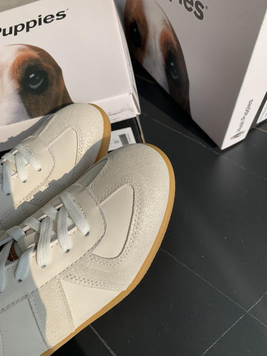 点此购买 Hush puppies暇步士女士复古德训鞋小白鞋女休闲鞋 dx 340396 商品图8