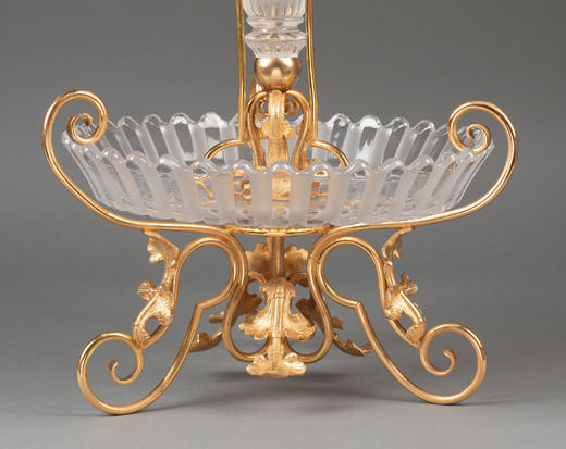 独角鹿西洋古董20世纪初法国著名水晶工坊巴卡拉签名出品卷叶纹铜鎏金精雕装饰马蹄莲造型水晶花瓶/中央摆件 商品图6