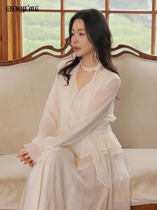 【门店同款】ENJOY春季“柔光芳序”甜美柔雾飘带上衣 169259579 商品图4