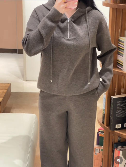 128-1 渠道圆正 松弛优雅高级 小禾女士三色半拉链帽衫 商品图4