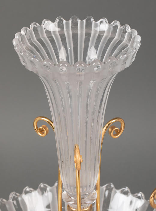 独角鹿西洋古董20世纪初法国著名水晶工坊巴卡拉签名出品卷叶纹铜鎏金精雕装饰马蹄莲造型水晶花瓶/中央摆件 商品图4